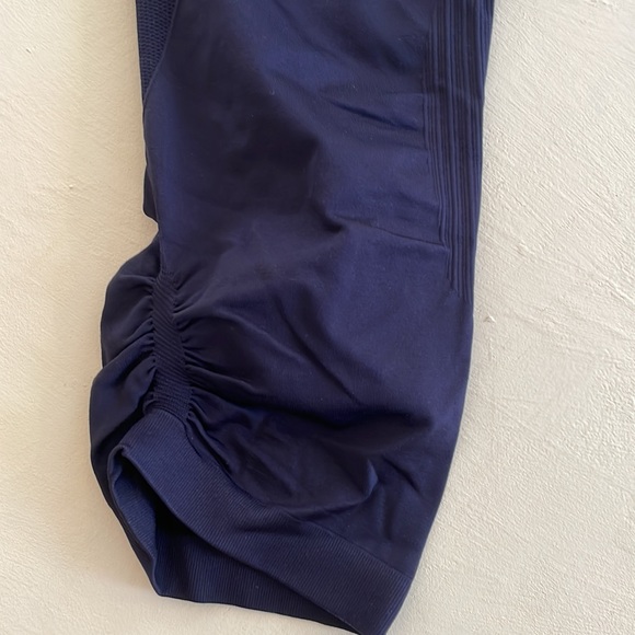 Gap Fit Motion Blue Capri Ruched Calf Athletic Leggings - Picture 2 of 5